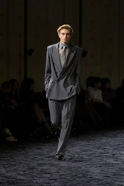 Look 27